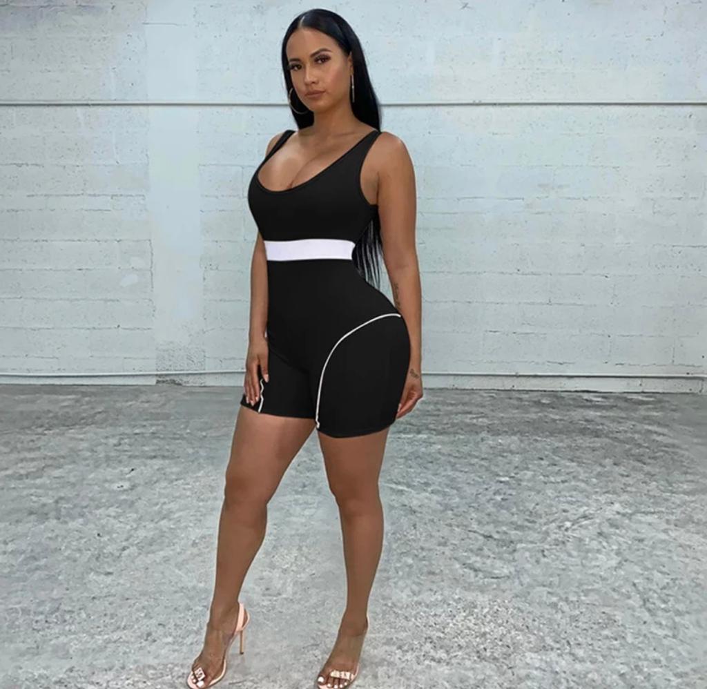 SHORT WHITE STRIPPED JUMPSUITS